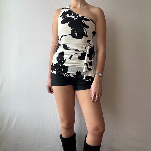 B&W One Shoulder Scrunch Top - Picture 5 of 6